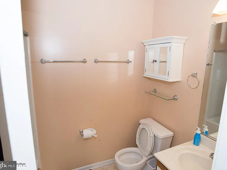 6128 Hoskins Hollow Cir #B — Photo 31