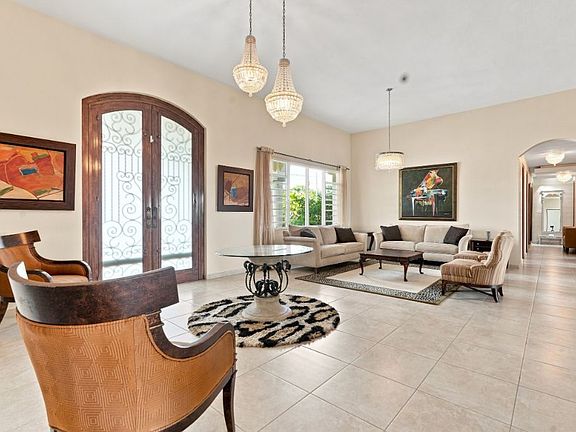 2nd image of 6622 Villa La Linea Private Residence 1