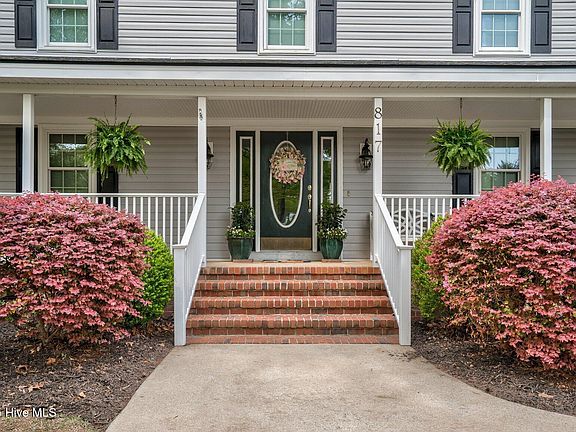 3rd image of 817 S Creek Drive