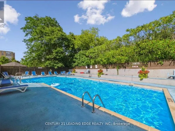 175 Cedar Ave #302, Richmond Hill, ON L4C 9V3