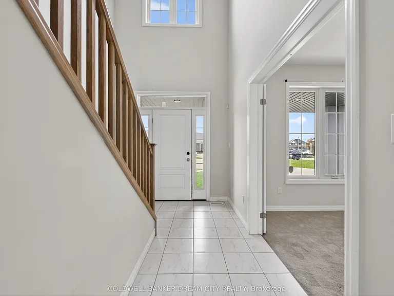 98 Livingston Dr — Photo 5