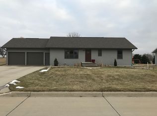 605 E 2nd St, Sanborn, IA 51248