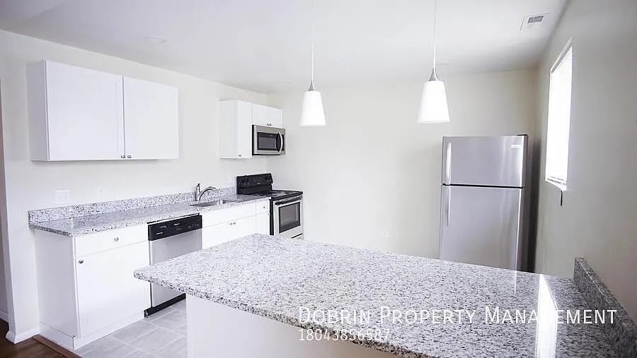 Brand New 2bd: Completely Renovated!! — Photo 2