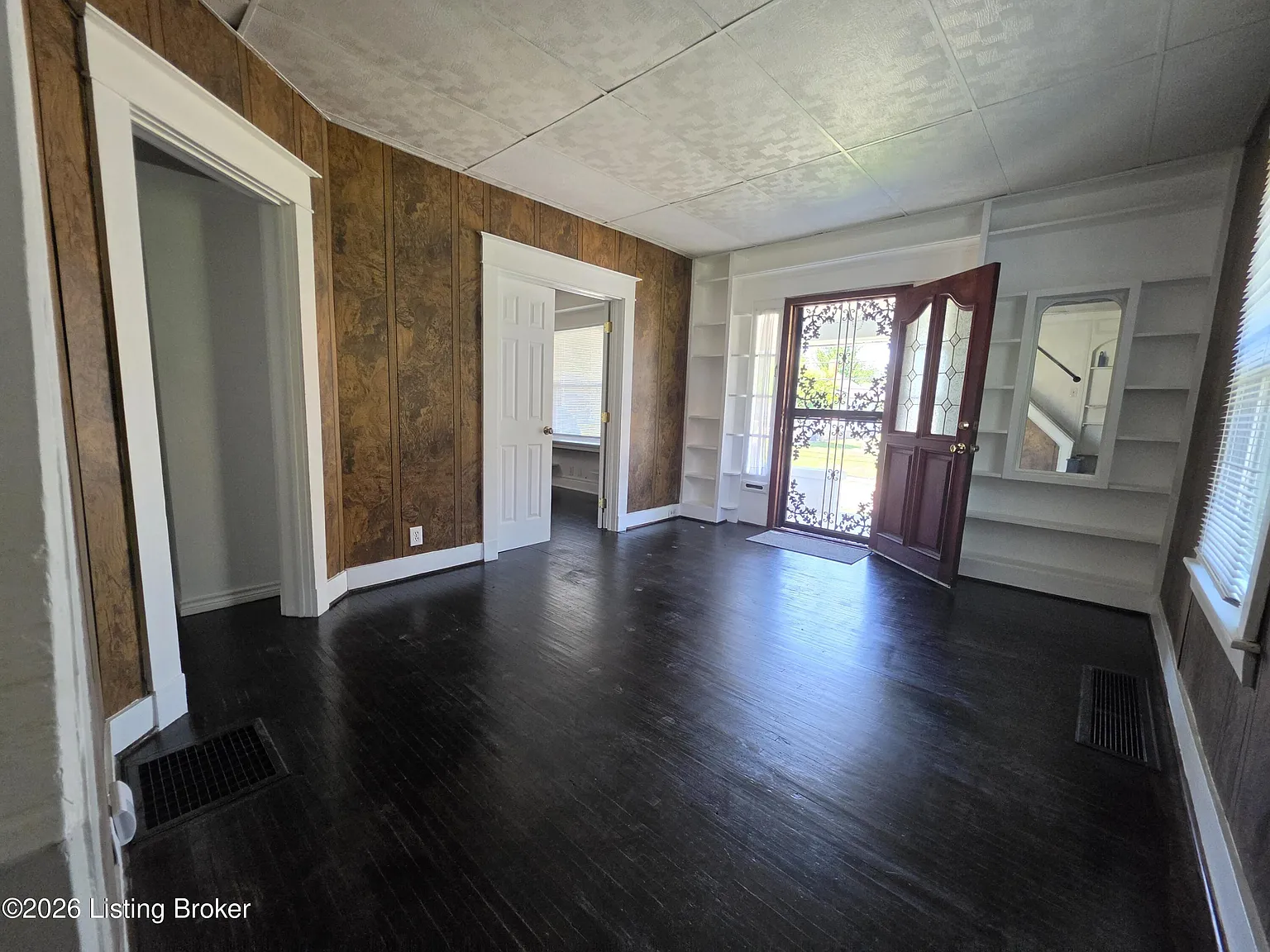 4 bed, 2.0 bath, 1200 sqft, $1,500 — Photo 3
