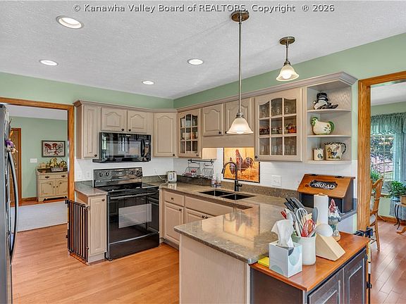 5th image of 1209 Lakeview Dr