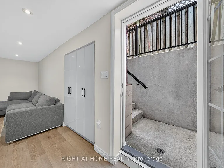 2085 Golden Briar Trl #2083 — Photo 2