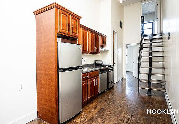 2nd image of 167 Stanhope St APT 3r