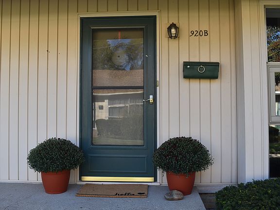 2nd image of 920 N Milwaukee Ave APT B