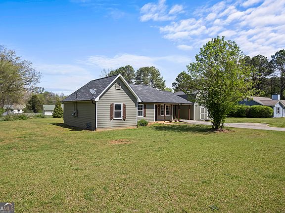 2nd image of 40 Jennifer Ln