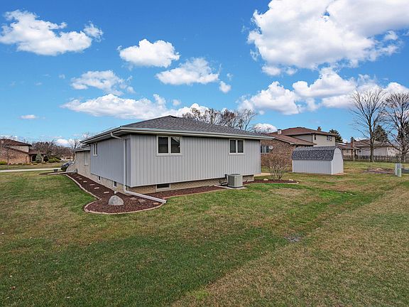 4th image of 8035 Saint James Dr