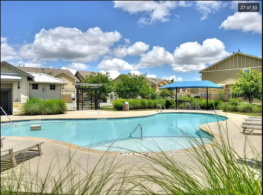 3 bed, 2.5 bath, 1950 sqft, $2,022 — Photo 2