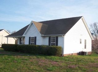 5 Southgate Dr, Fayetteville, TN 37334