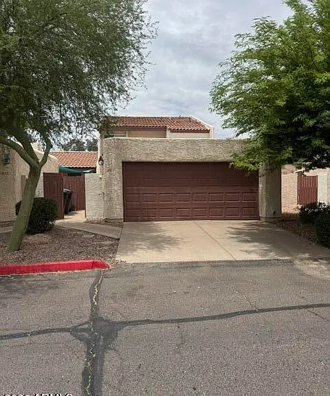 1818 S River Dr — Photo 2