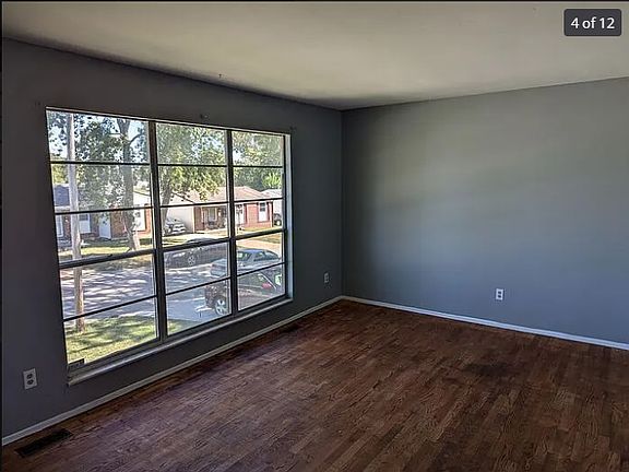 4th image of 10131 Castle Dr