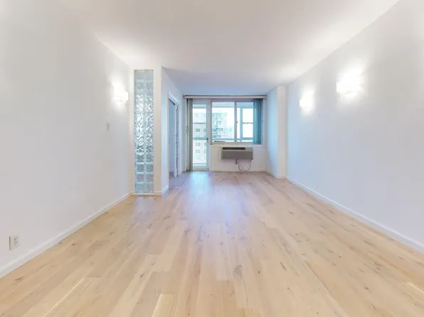 118-17 Union Turnpike image 4 of 49