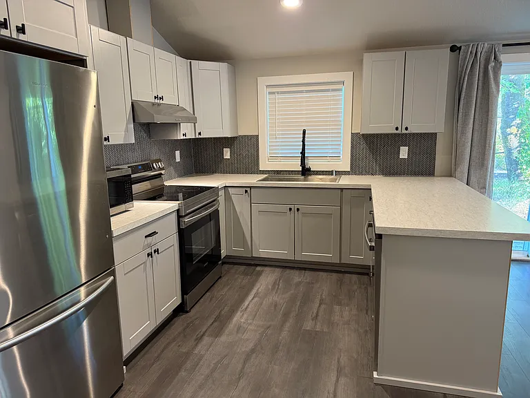 730 Hillcrest Dr — Photo 3