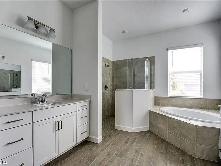 7796 Lakes Edge Ln — Photo 19