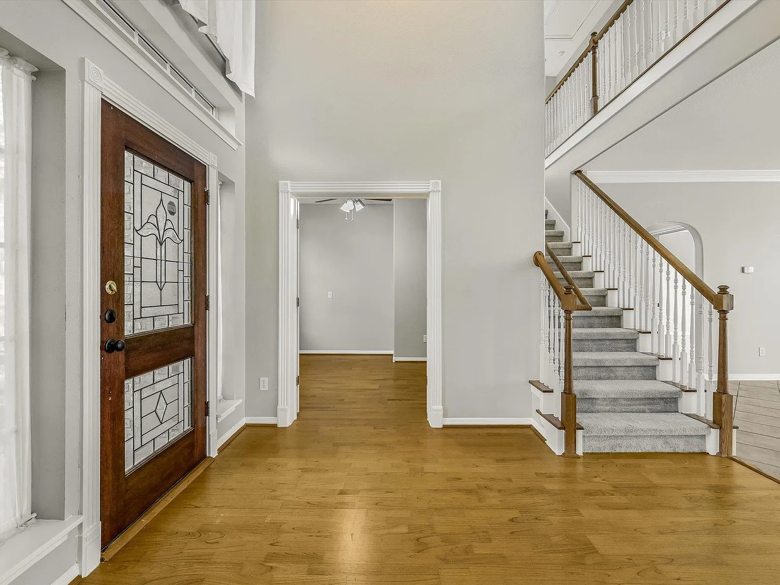 4 bed, 3.5 bath, 3079 sqft, $4,000 — Photo 2
