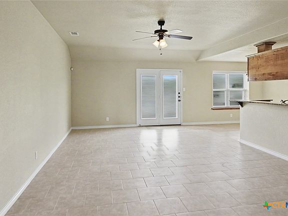 5th image of 405 E Vega Ln