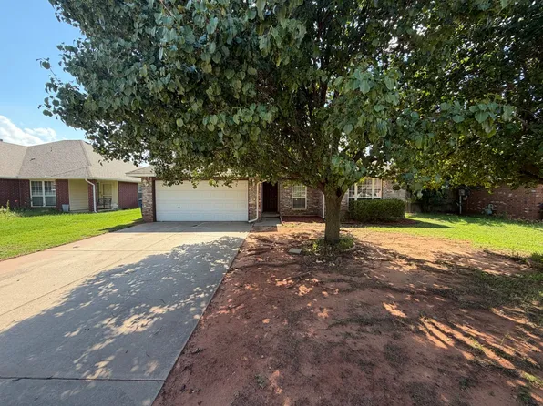 411 S Pointe Ln, Mustang, OK 73064