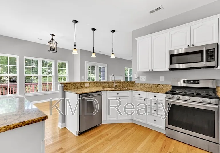 5010 Bellville Ct — Photo 4