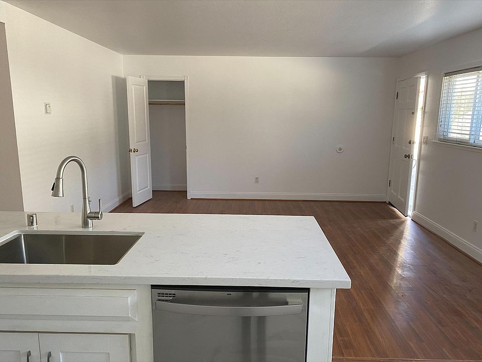 1st image of 207 Cherry Ave #2