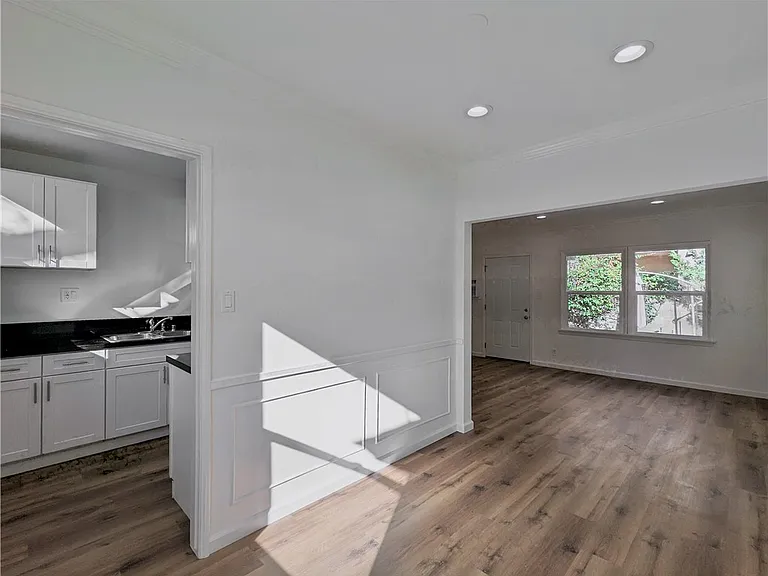 10931 Whipple St — Photo 9