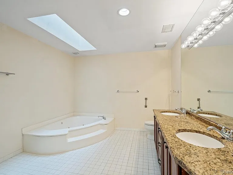 90 Foxwood Dr — Photo 16