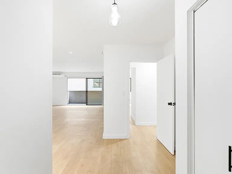 642 NW Knoll Dr — Photo 10