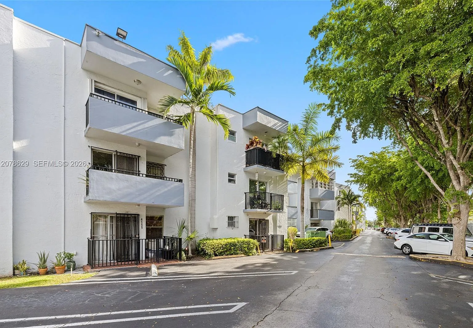 Grove Gardens Condo — Photo 1