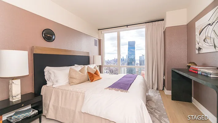 Rented by Silverstone Group USA Corp. | media 26