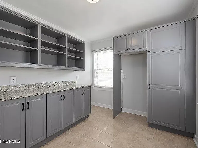 Mud/storage room