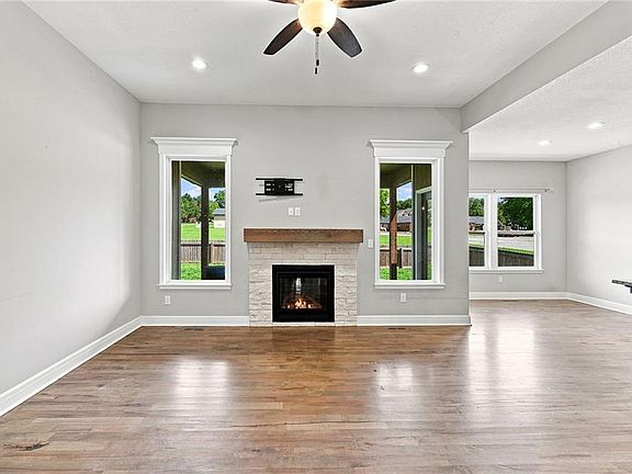 4th image of 804 Merion St
