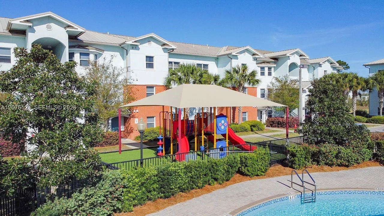 2 bed, 2.0 bath, 1049 sqft, $1,175 — Photo 2