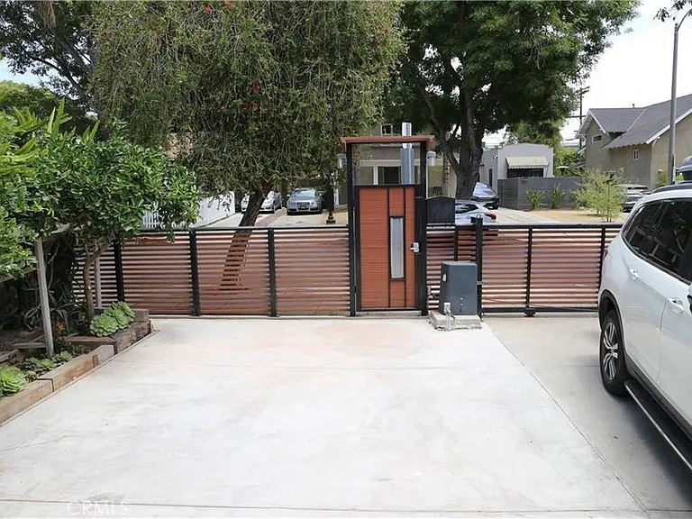 1323 N Cherokee Ave — Photo 1