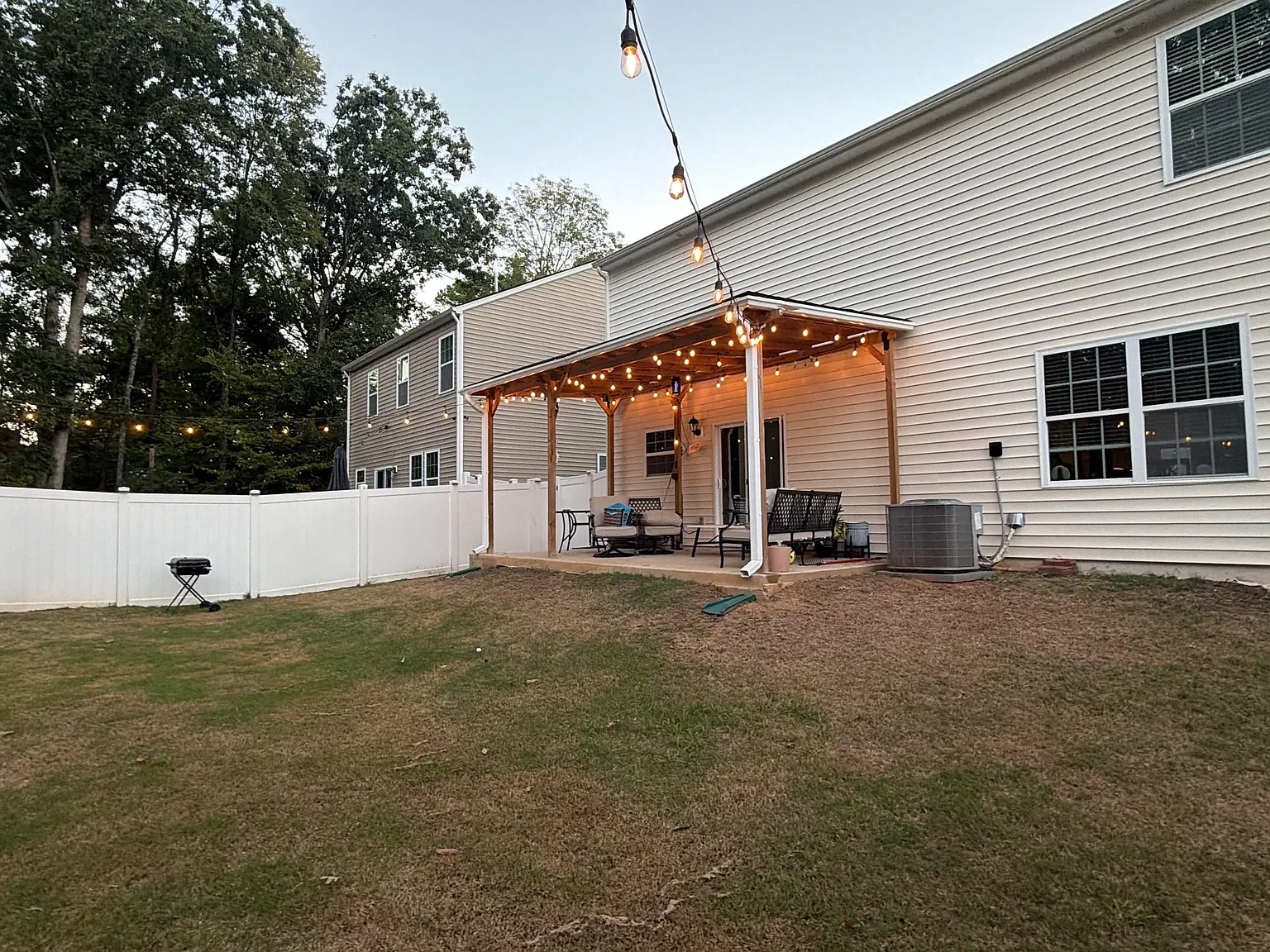 4 bed, 2.5 bath, 2020 sqft, $2,800 — Photo 3