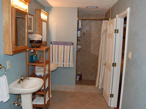 2nd image of 4830 Cloverfield Dr