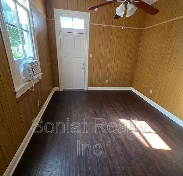 311 S Scott St — Photo 7