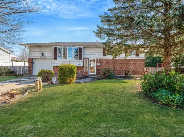 349 W 17th Street, Deer Park, NY 11729