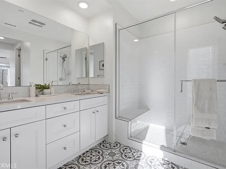 657 Doheny Way — Photo 20