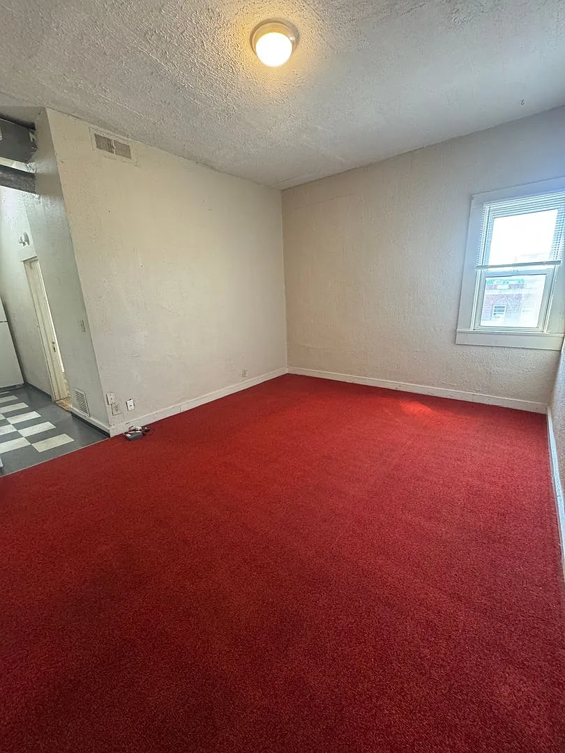 117 S Main St — Photo 4