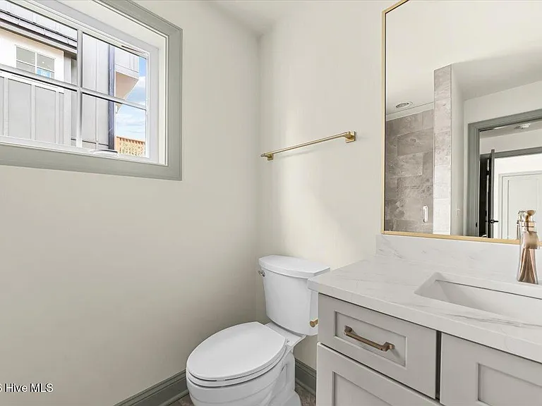 160 S Leak St — Photo 28
