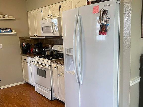 3rd image of 221 Springwood Dr