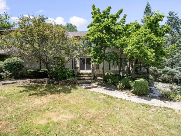 4 Keri Ln, Burr Ridge, IL 60527