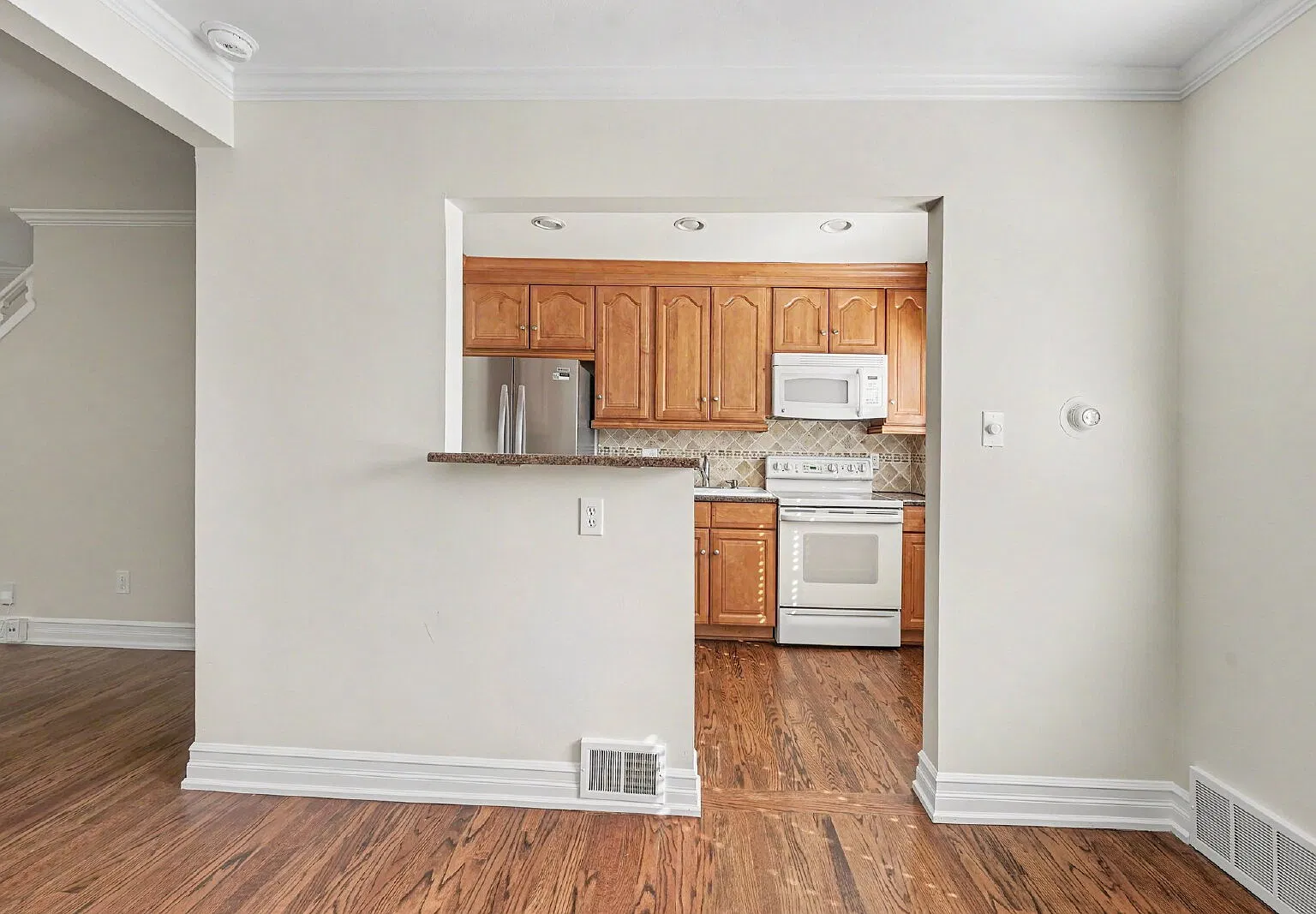 2 bed, 1.0 bath, 896 sqft, $1,500 — Photo 3