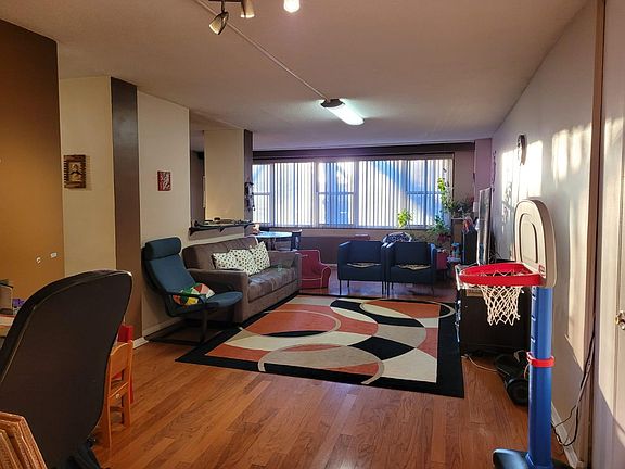 3rd image of 201 Saint Pauls Ave APT 1G