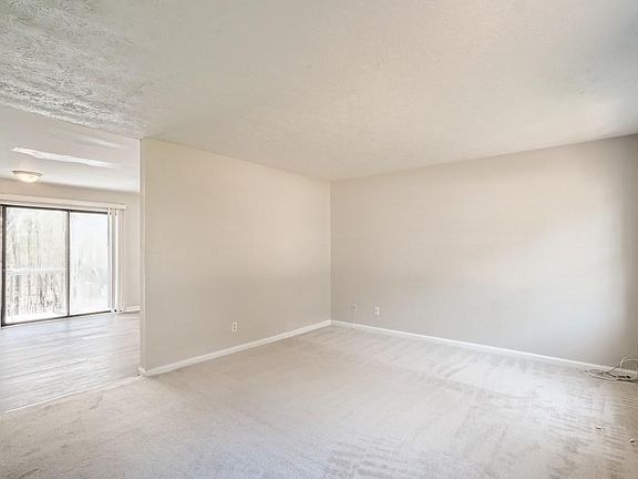 4th image of 379 Freeport Dr #379