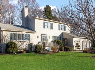 111 Hill Top Dr, Warwick, RI 02818