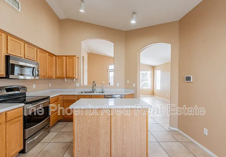 1261 N Balboa Dr — Photo 25