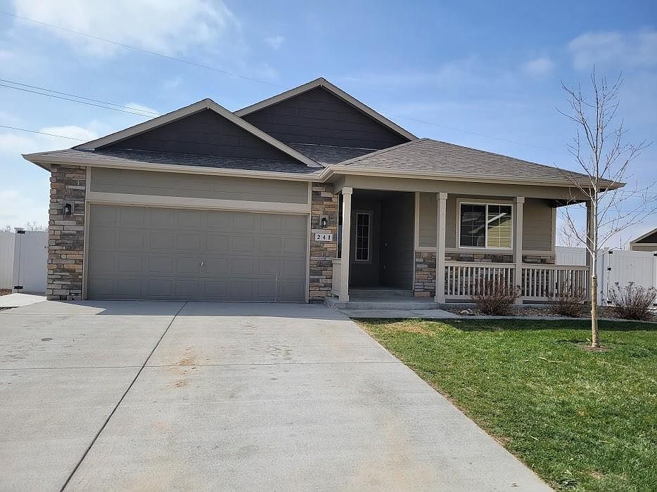 Welcome to 241 Pinebrook Ct